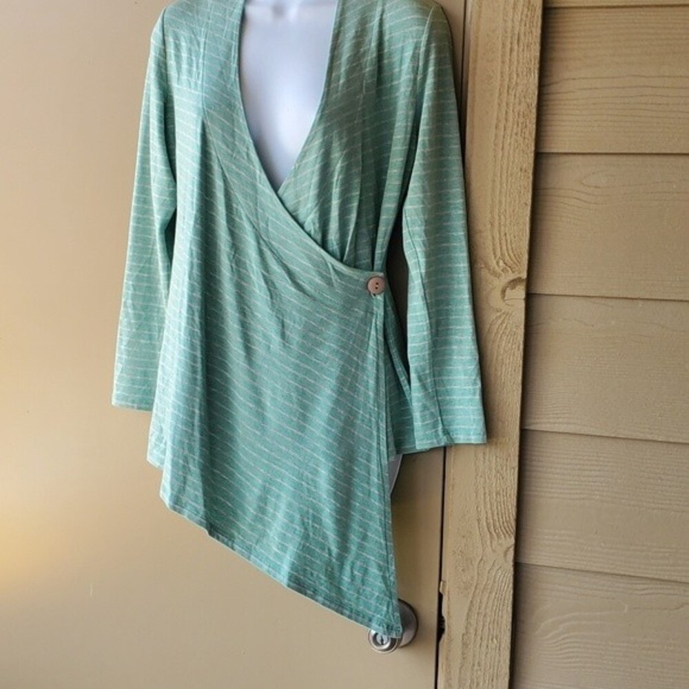 Womens Soft Surroundings Green Striped Surplice blouse size small - Picture 4 of 11